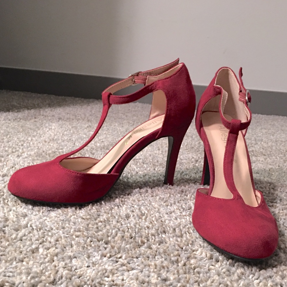 Heels - Picture 3 of 4